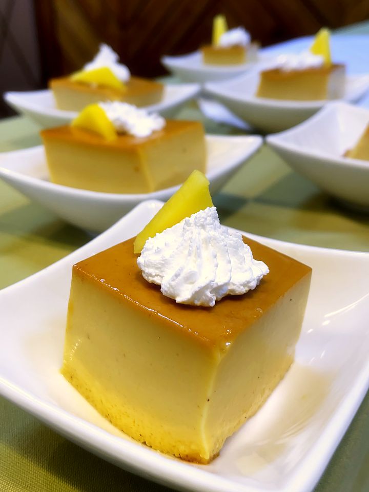 Flan de los postres del buffet del Restaurante Puerta del Sol