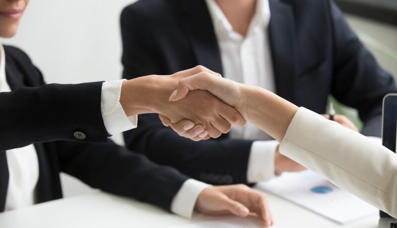 Por Qué Trabajar con una Agencia Sin Contrato Largo es la Mejor Decisión